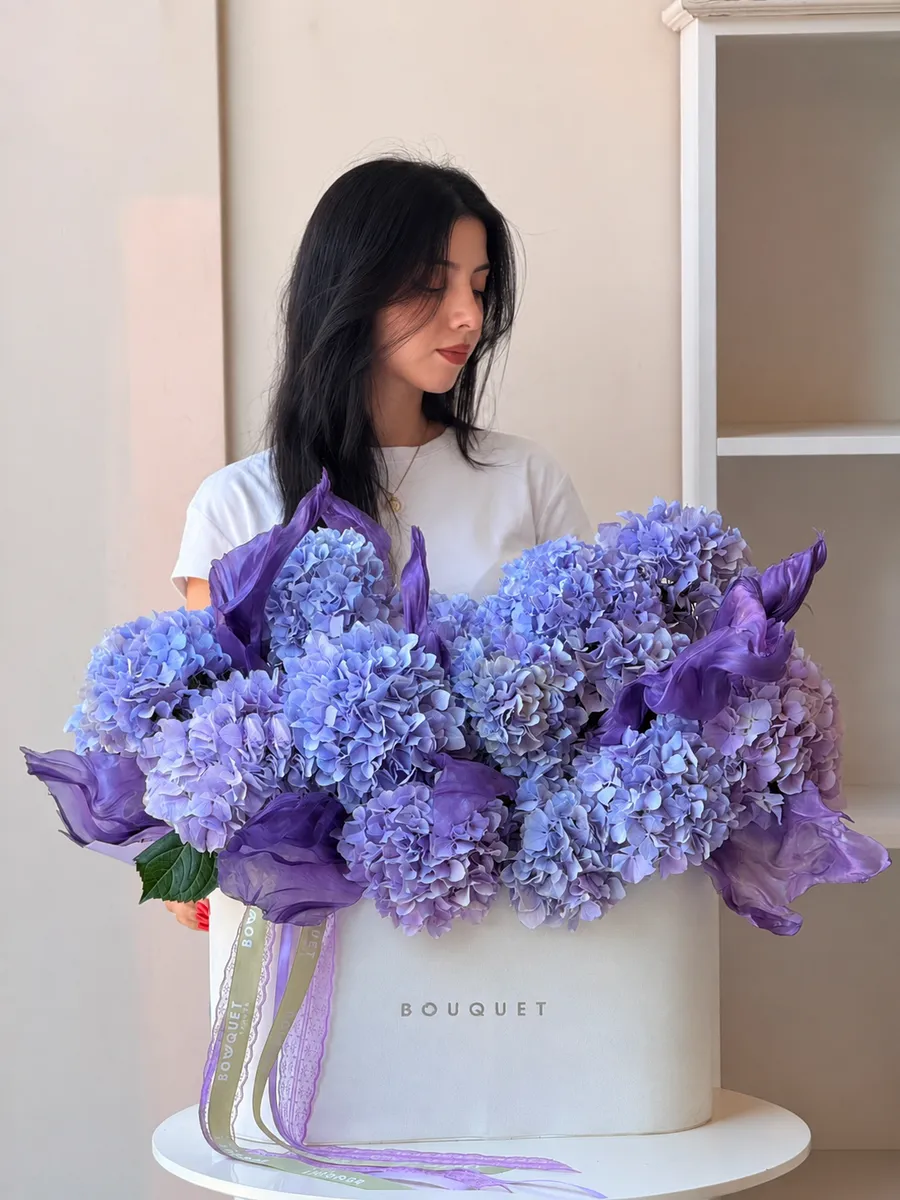 Lavender Hydrangea Dyson M view 1